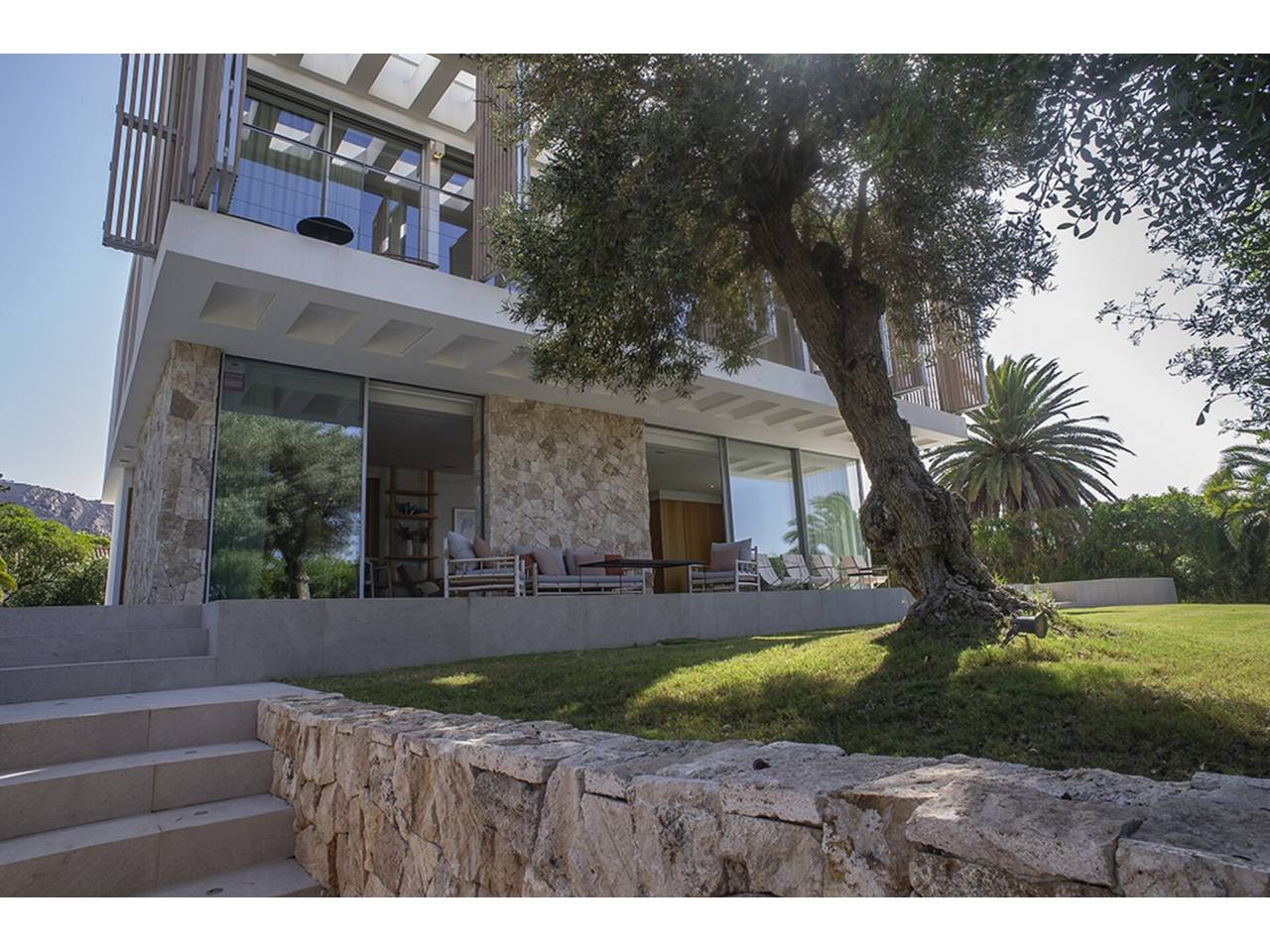 Imagen 7 de Espectacular chalet de reciente construcción a pie de La Cala de los Alemanes