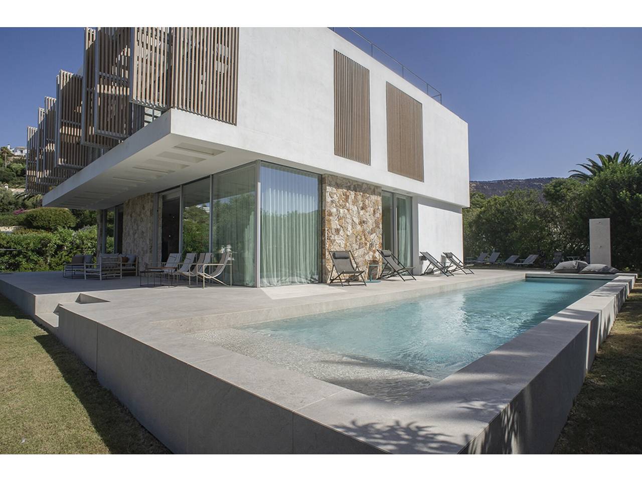 Imagen 5 de Espectacular chalet de reciente construcción a pie de La Cala de los Alemanes