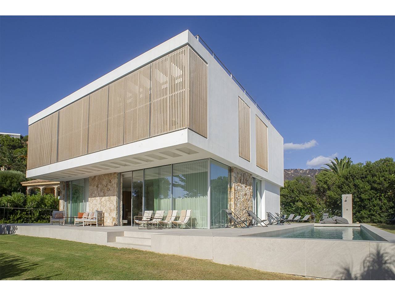 Imagen 3 de Espectacular chalet de reciente construcción a pie de La Cala de los Alemanes