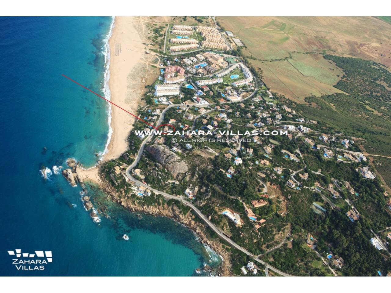 Imagen 2 de Beachfront villa on two plots for sale in Atlanterra