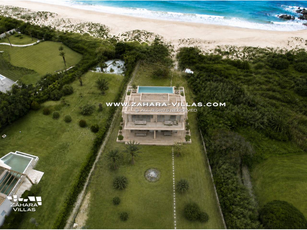 Imagen 2 de Exclusiva Parcela en primera línea de la playa en venta en La Cala de los Alemanes, Atlanterra.