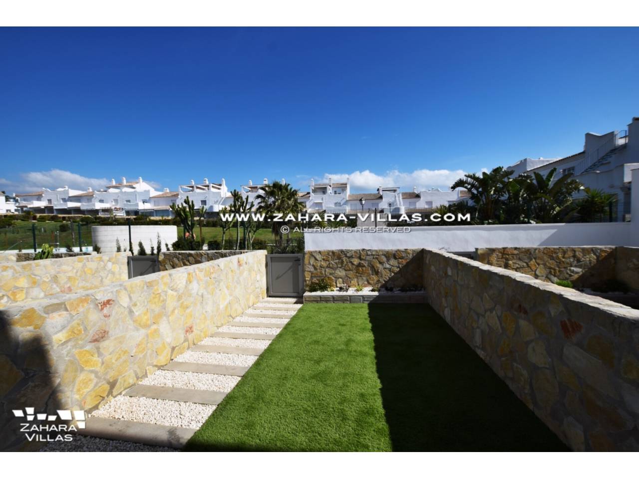 Imagen 2 de Casa Adosada de Nueva Construcción con vistas frontales al mar.