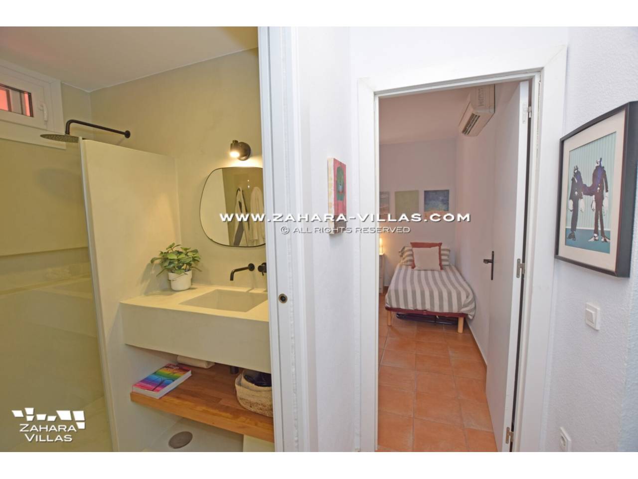 Imagen 16 de Bajo con Jardín Privado en Urb. Costa Zahara, a pie de playa