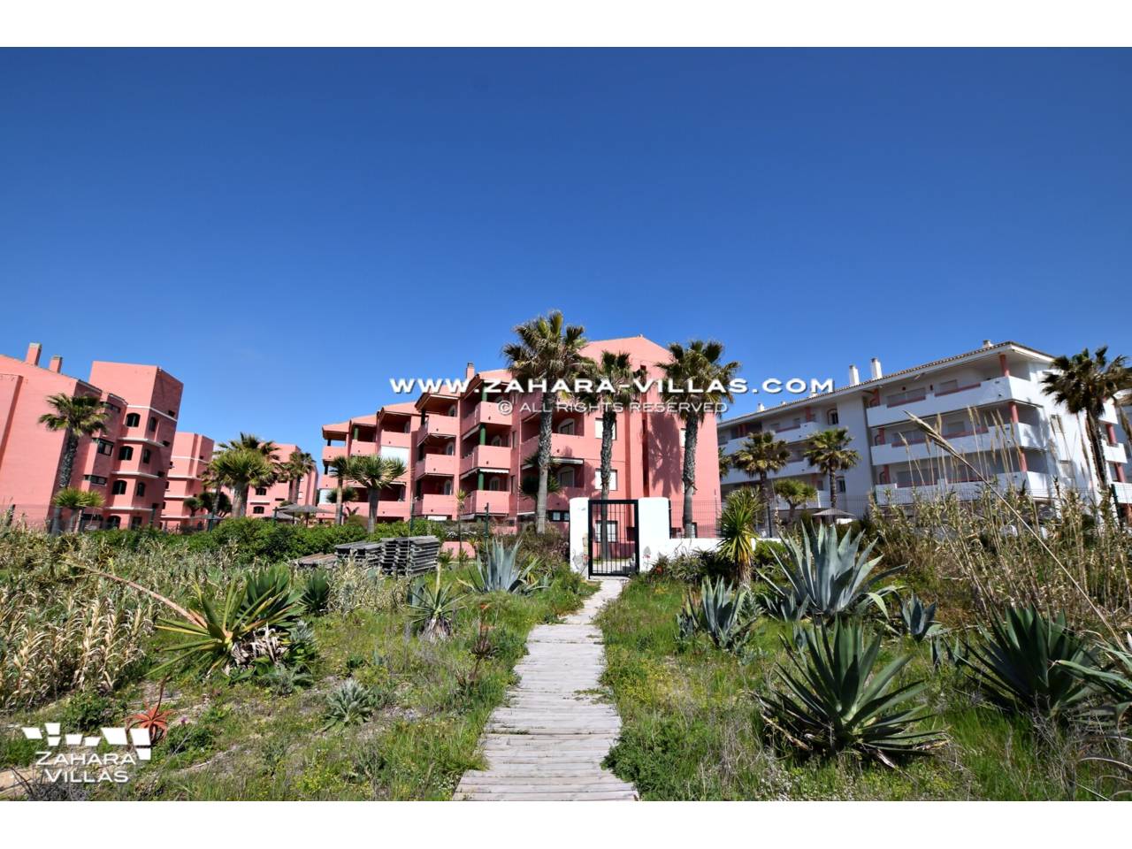 Imagen 40 de Bajo con Jardín Privado en Urb. Costa Zahara, a pie de playa