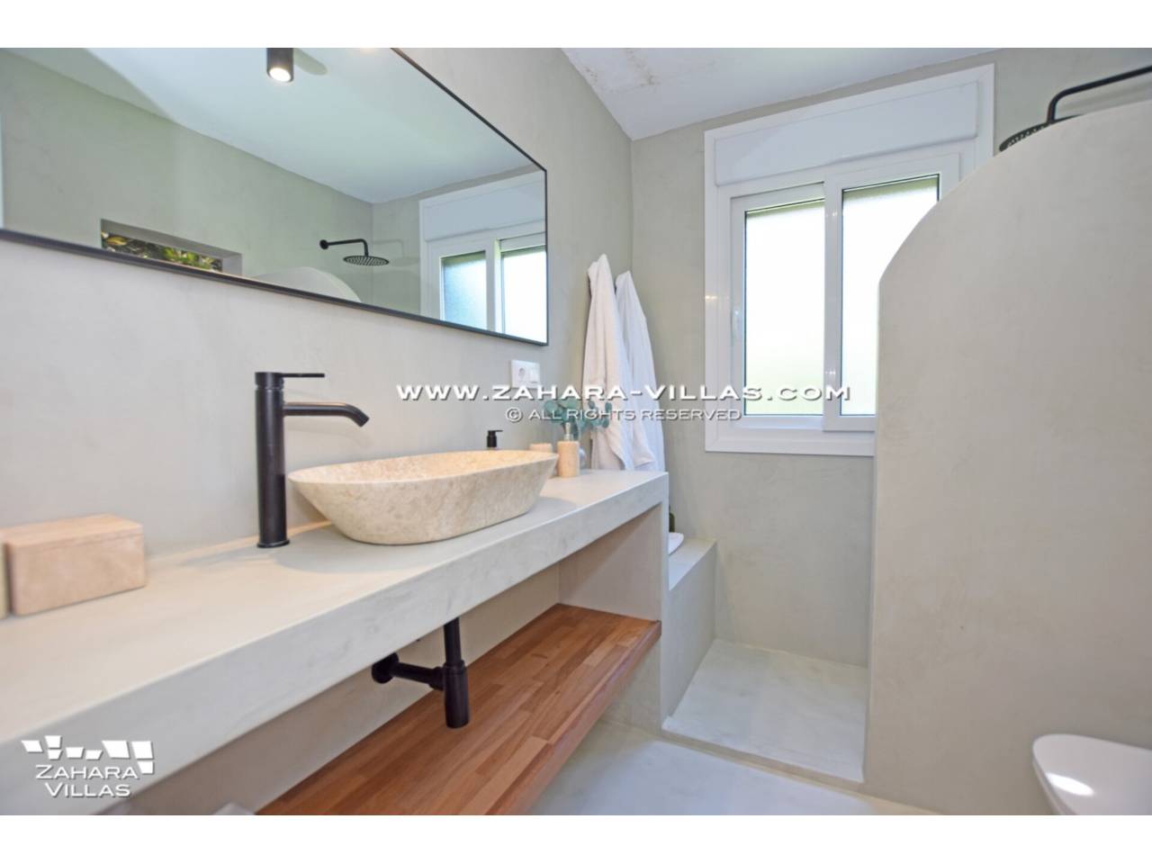 Imagen 27 de Bajo con Jardín Privado en Urb. Costa Zahara, a pie de playa