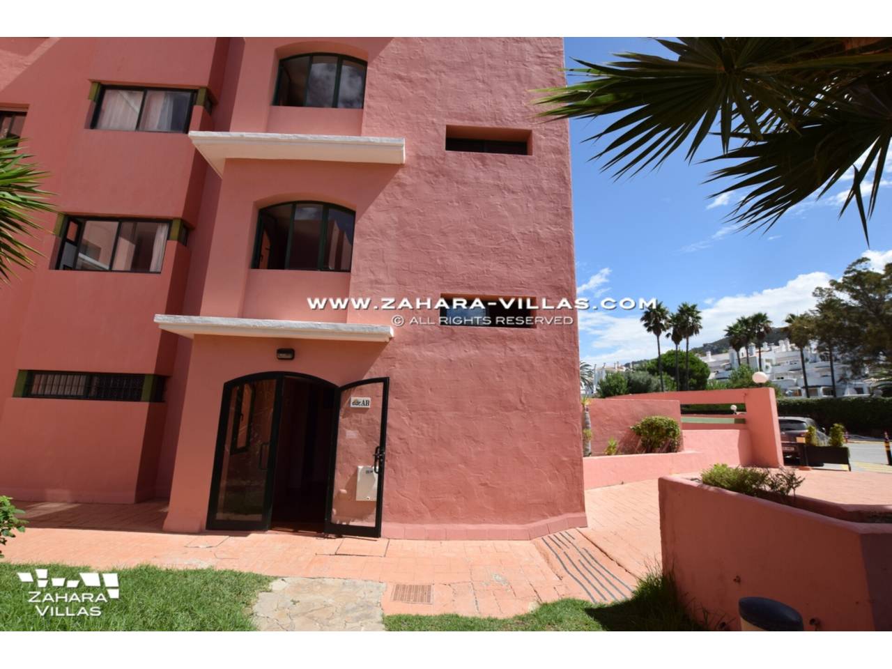 Imagen 46 de Bajo con Jardín Privado en Urb. Costa Zahara, a pie de playa