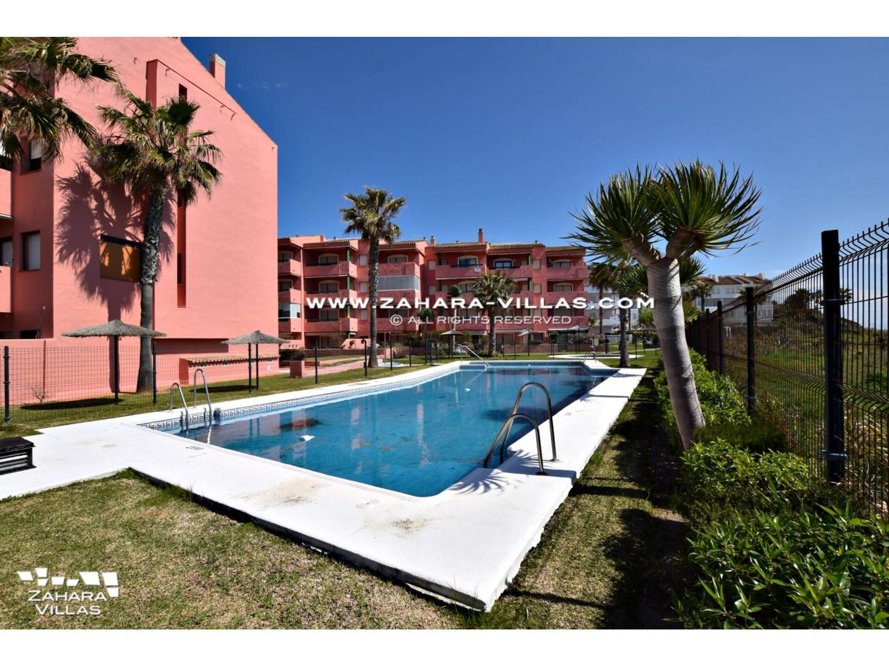 Imagen 43 de Bajo con Jardín Privado en Urb. Costa Zahara, a pie de playa