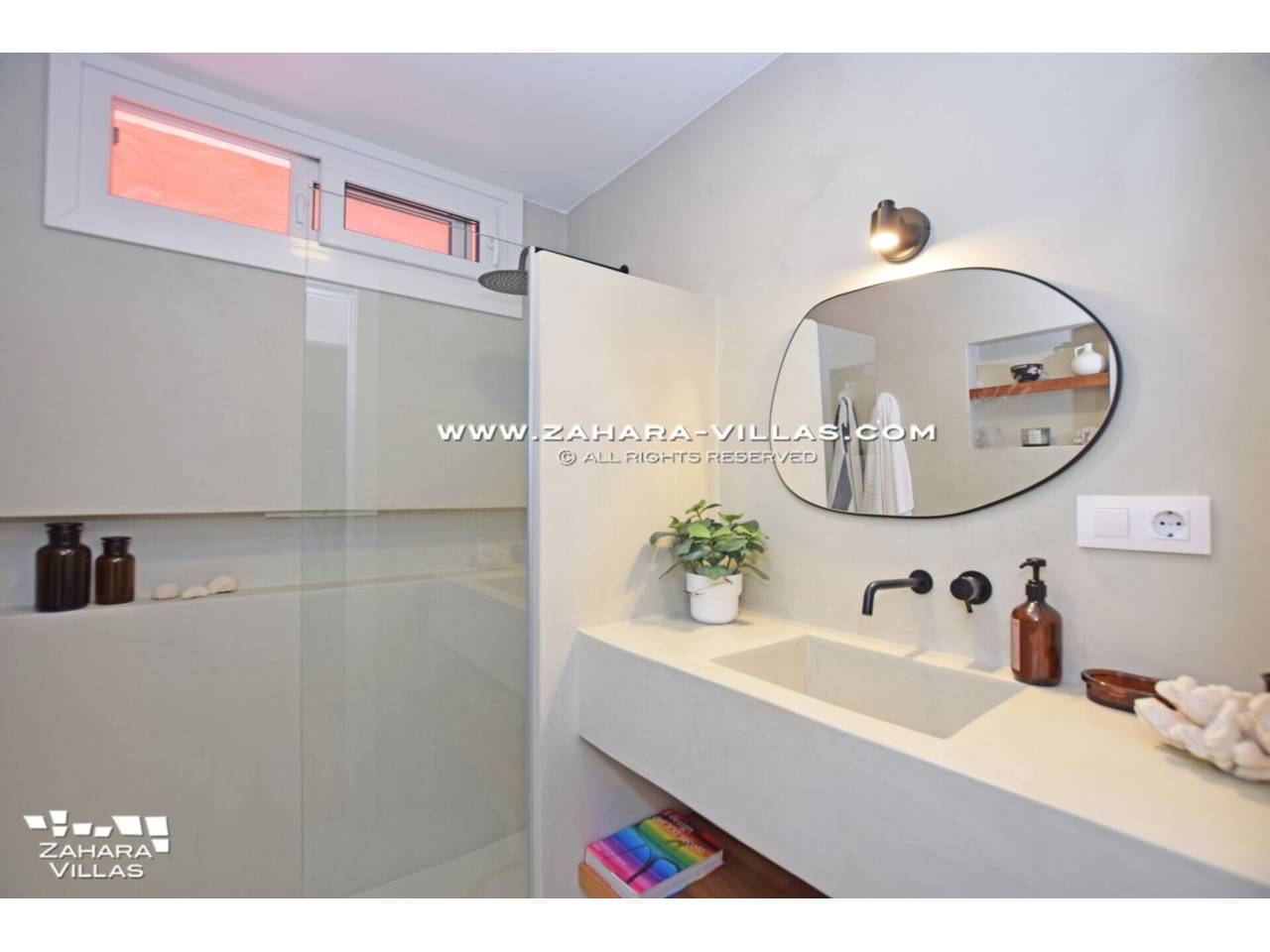 Imagen 17 de Bajo con Jardín Privado en Urb. Costa Zahara, a pie de playa