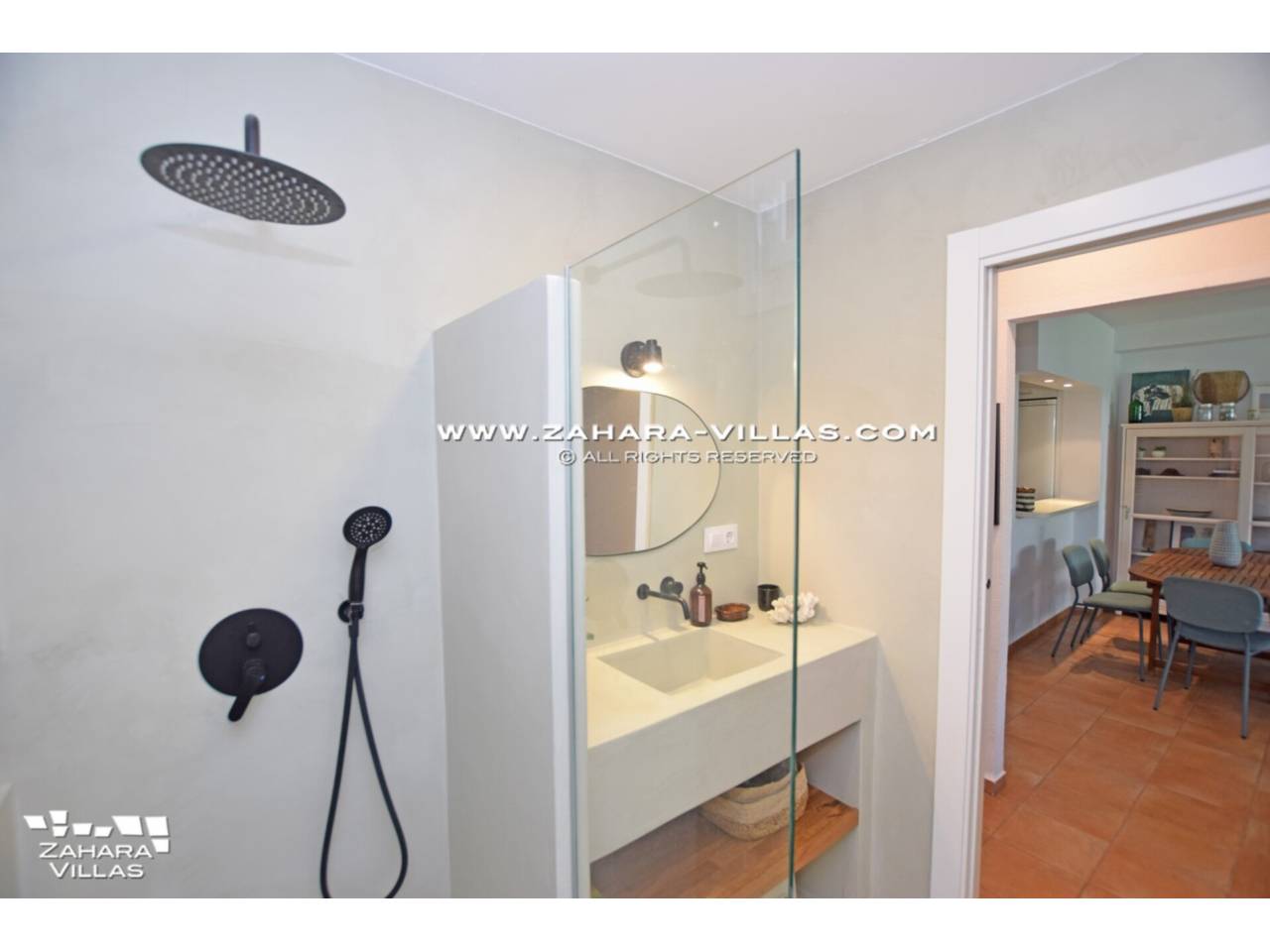 Imagen 19 de Bajo con Jardín Privado en Urb. Costa Zahara, a pie de playa