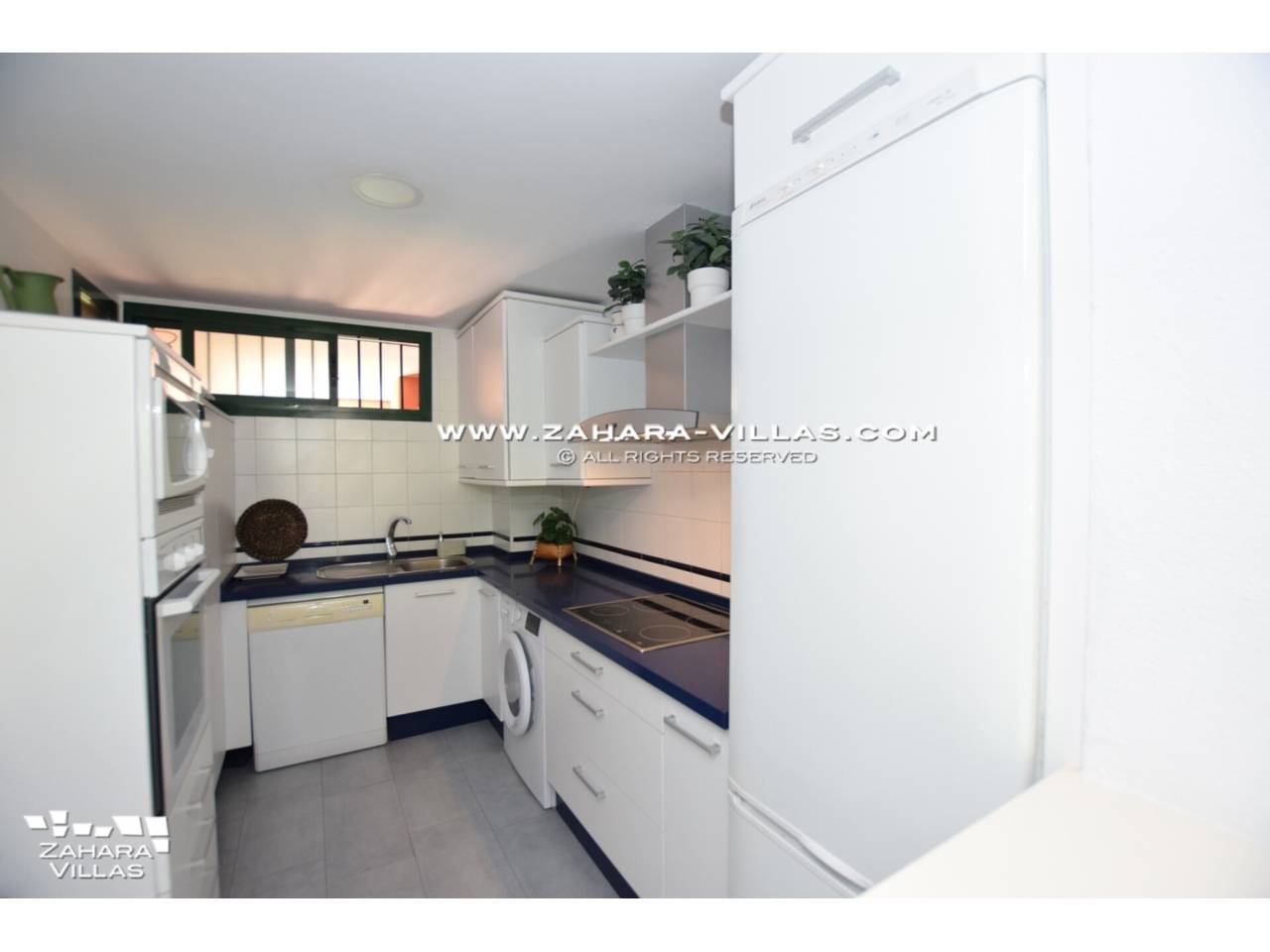 Imagen 15 de Bajo con Jardín Privado en Urb. Costa Zahara, a pie de playa