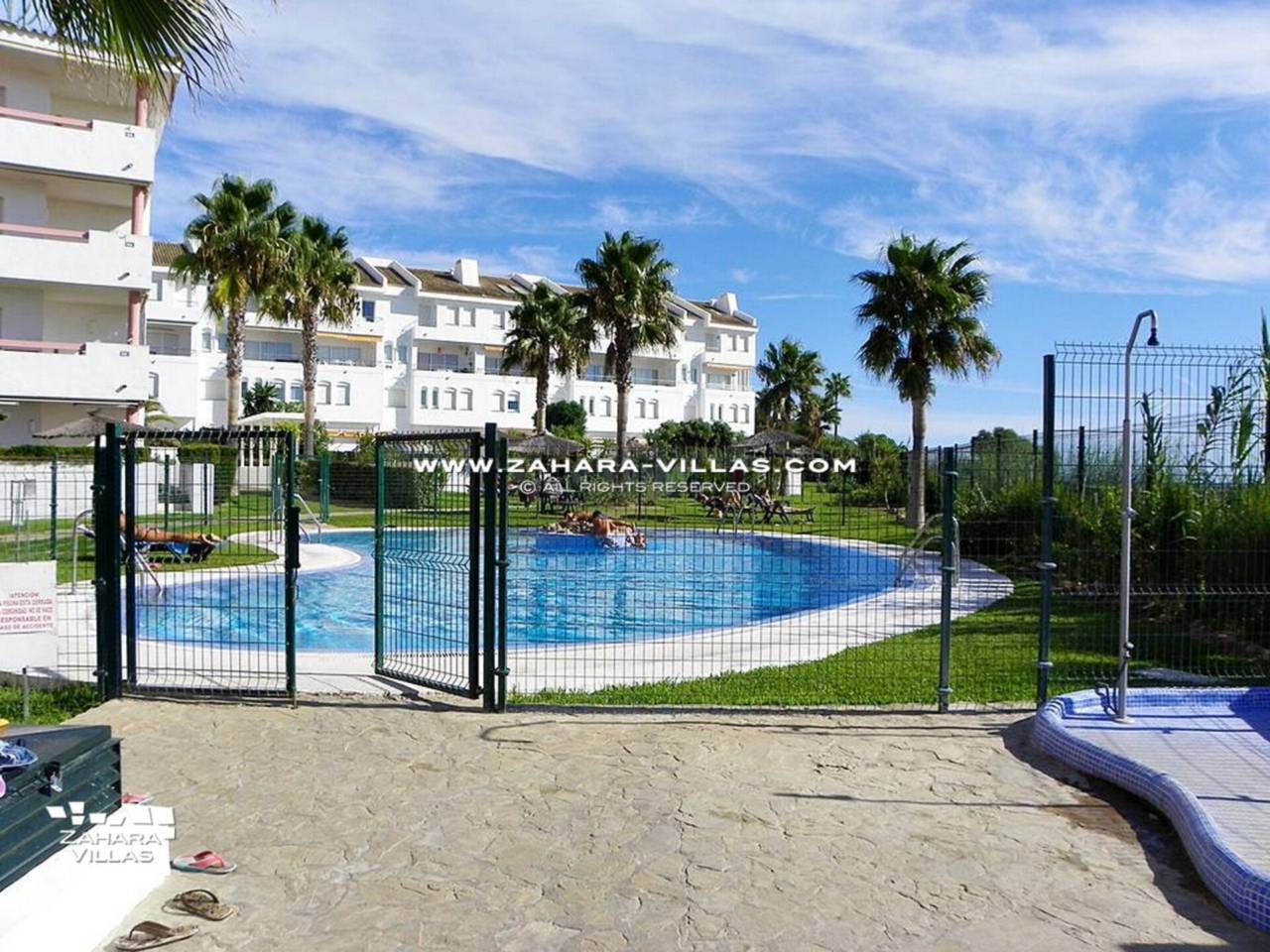 Imagen 37 de Bajo con Jardín Privado en Urb. Costa Zahara, a pie de playa