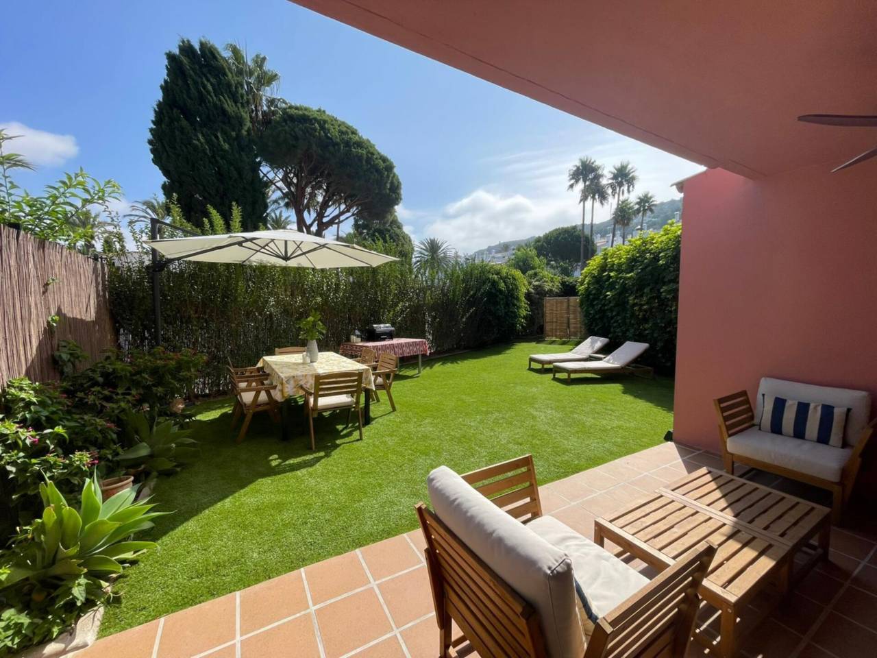 Imagen 2 de Bajo con Jardín Privado en Urb. Costa Zahara, a pie de playa