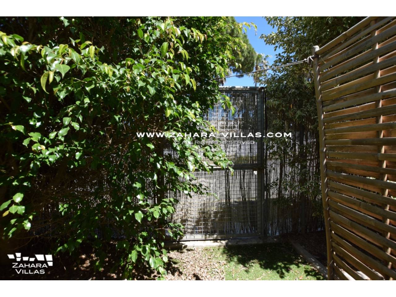 Imagen 35 de Bajo con Jardín Privado en Urb. Costa Zahara, a pie de playa
