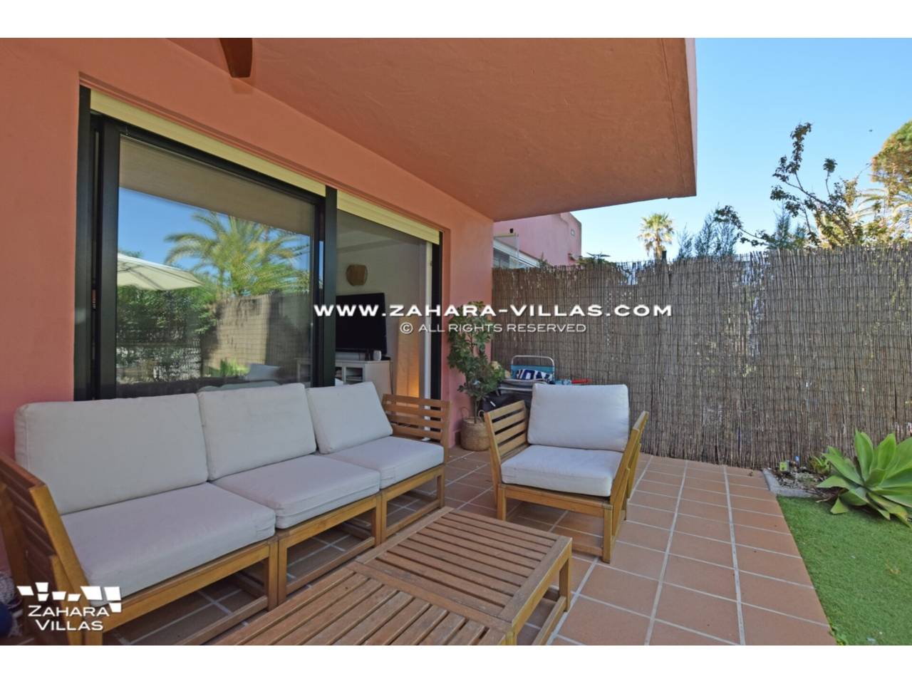 Imagen 3 de Bajo con Jardín Privado en Urb. Costa Zahara, a pie de playa