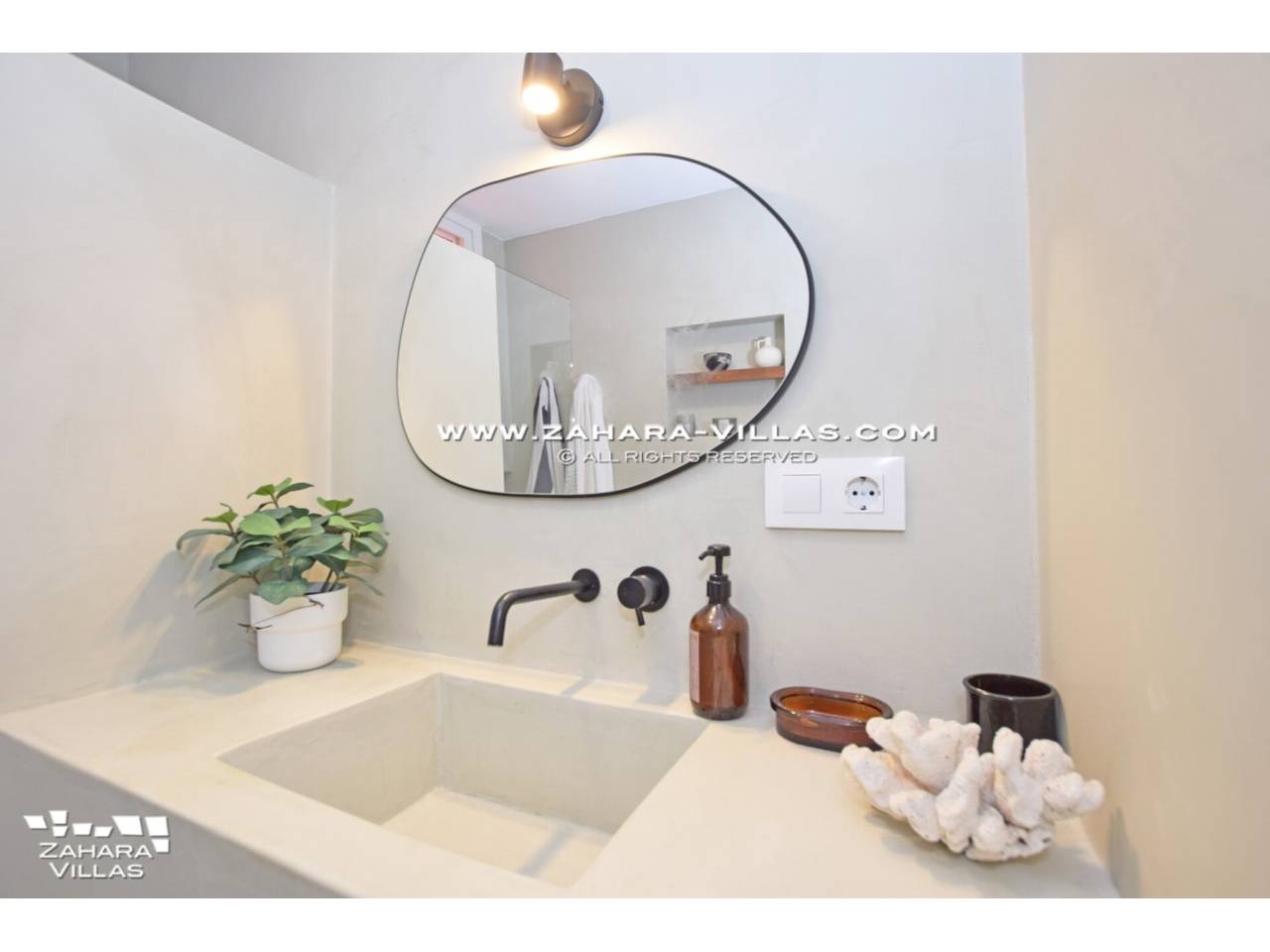 Imagen 18 de Bajo con Jardín Privado en Urb. Costa Zahara, a pie de playa