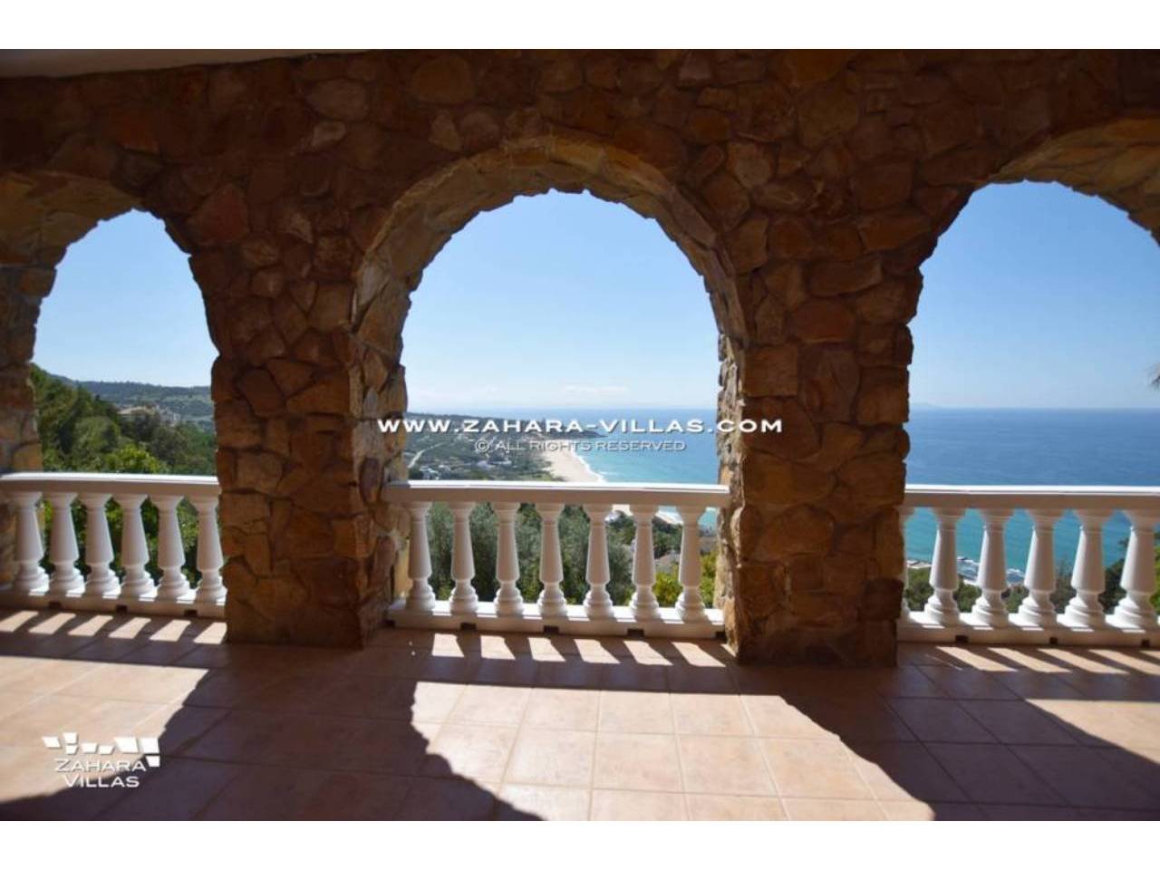 Imagen 18 de Chalet con impresionantes vistas panorámicas en venta en Atlanterra