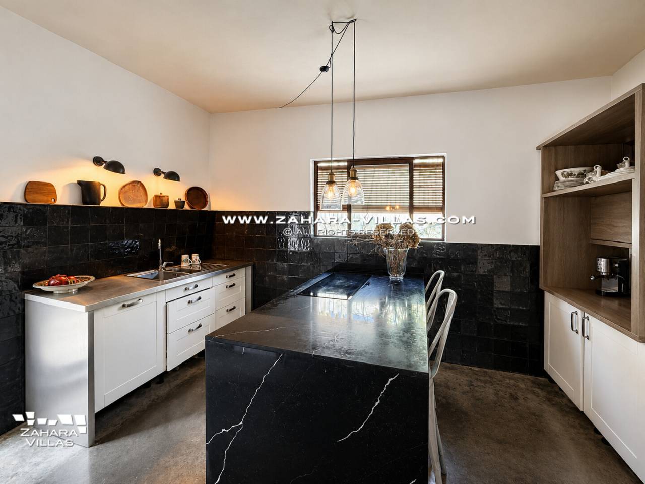 Imagen 19 de Chalet con maravilloso jardin y piscina privada en el pueblo de Zahara de los Atunes.