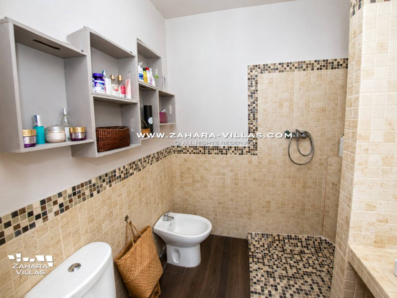 Imagen 30 de Chalet con maravilloso jardin y piscina privada en el pueblo de Zahara de los Atunes.