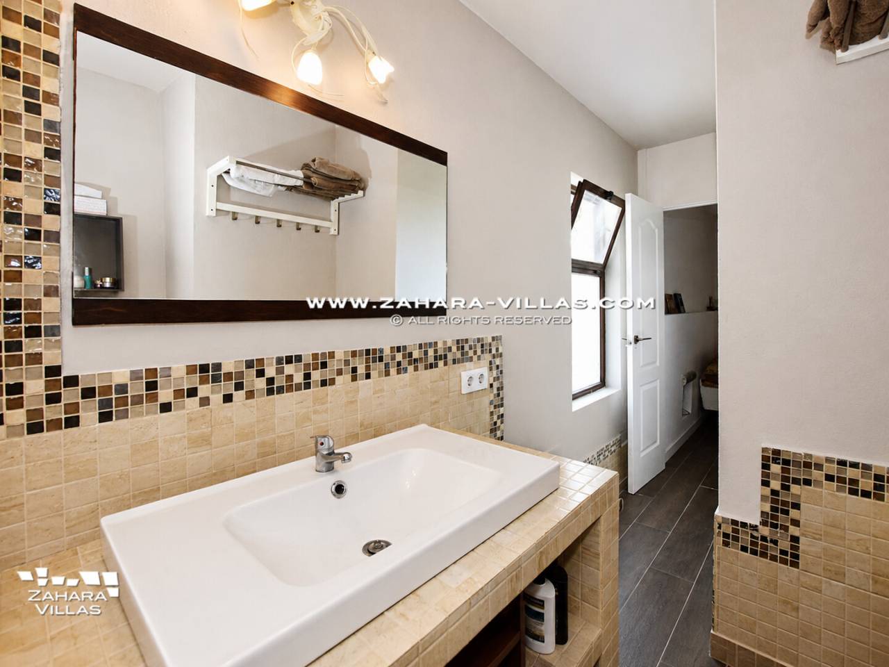 Imagen 31 de Chalet con maravilloso jardin y piscina privada en el pueblo de Zahara de los Atunes.