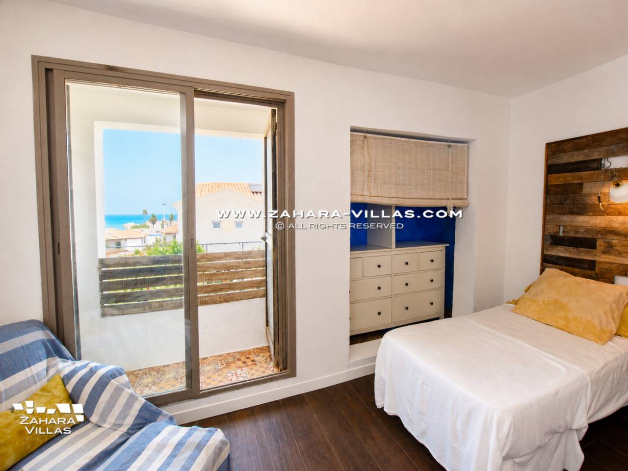Imagen 34 de Chalet con maravilloso jardin y piscina privada en el pueblo de Zahara de los Atunes.