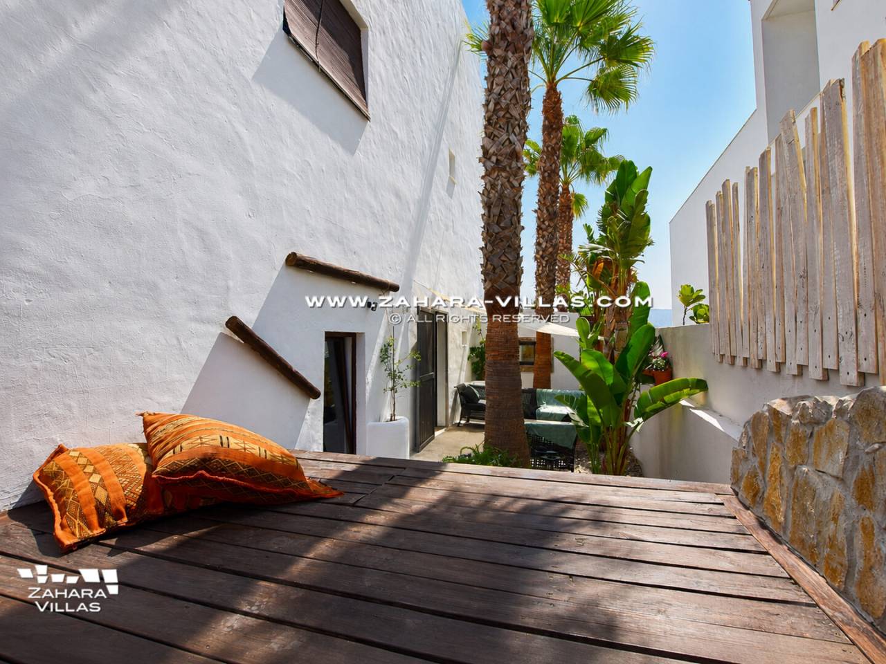 Imagen 25 de Chalet con maravilloso jardin y piscina privada en el pueblo de Zahara de los Atunes.