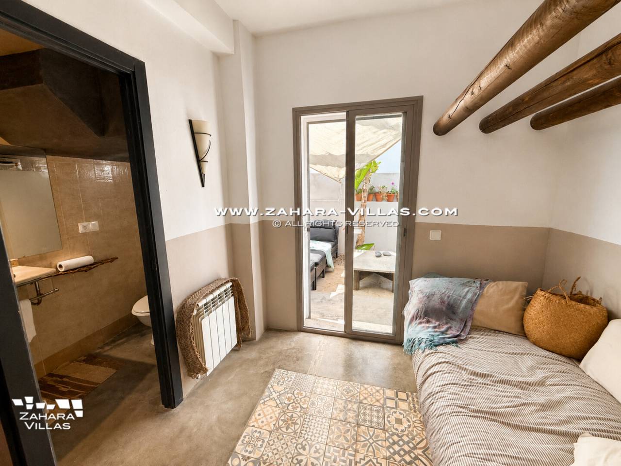 Imagen 21 de Chalet con maravilloso jardin y piscina privada en el pueblo de Zahara de los Atunes.