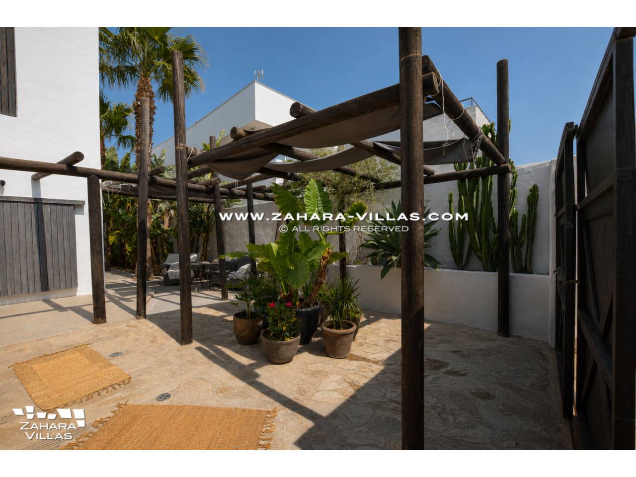 Imagen 52 de Chalet con maravilloso jardin y piscina privada en el pueblo de Zahara de los Atunes.