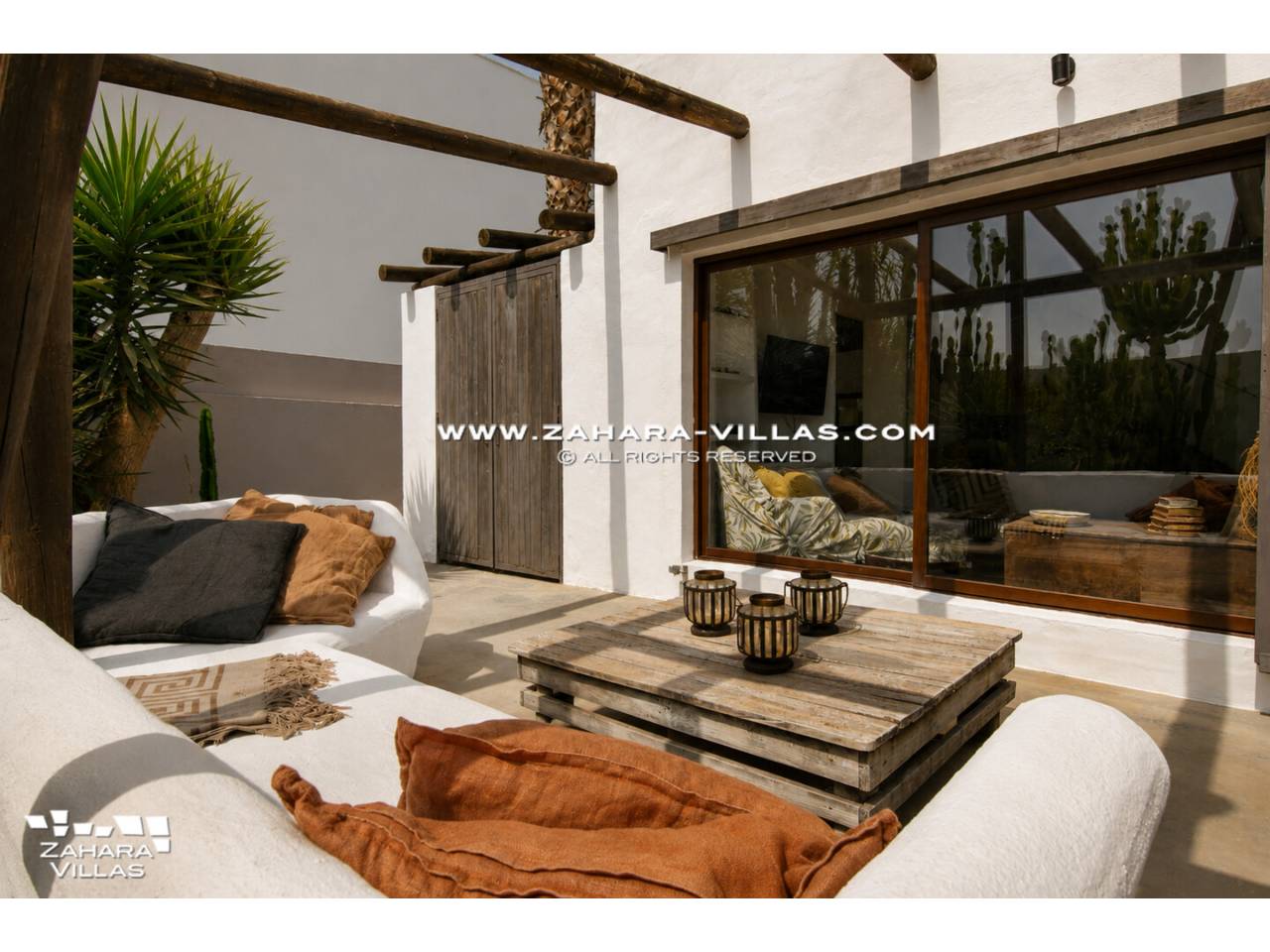 Imagen 9 de Chalet con maravilloso jardin y piscina privada en el pueblo de Zahara de los Atunes.