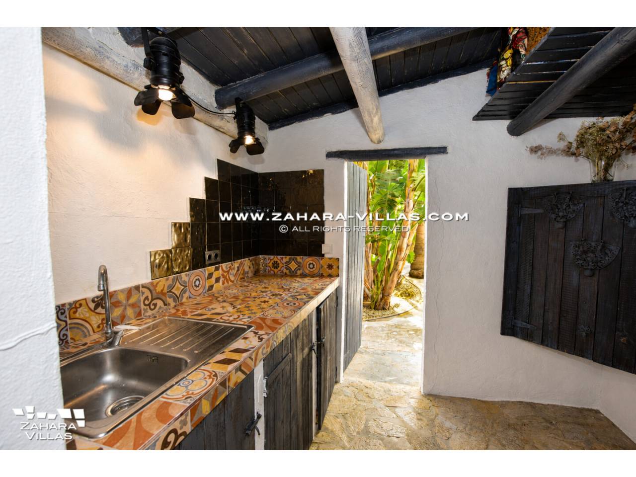Imagen 46 de Chalet con maravilloso jardin y piscina privada en el pueblo de Zahara de los Atunes.