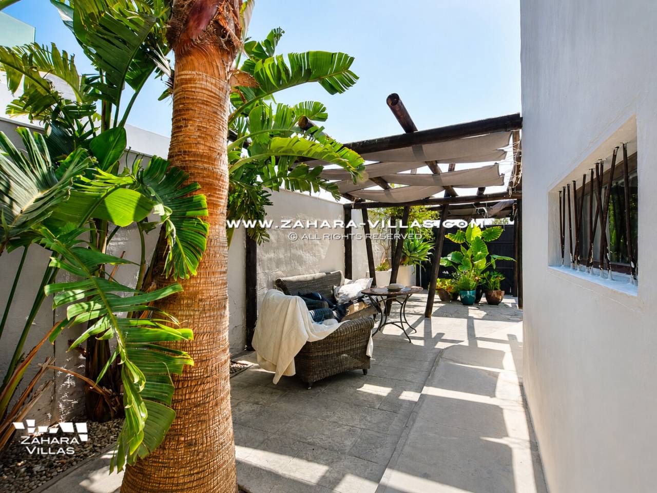 Imagen 50 de Chalet con maravilloso jardin y piscina privada en el pueblo de Zahara de los Atunes.