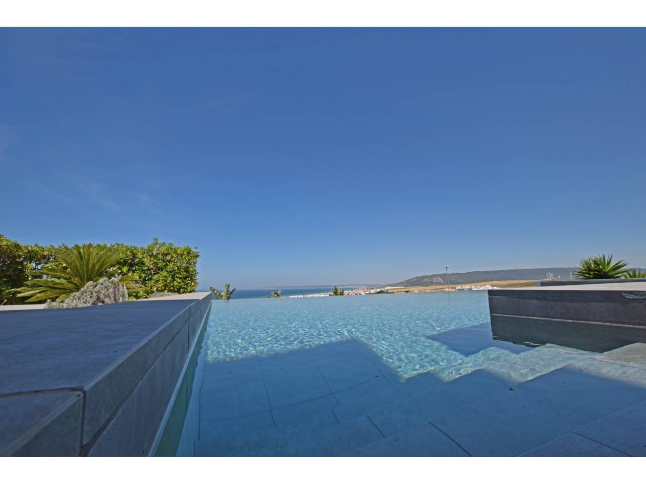 Imagen 40 de Built villa with panoramic views.