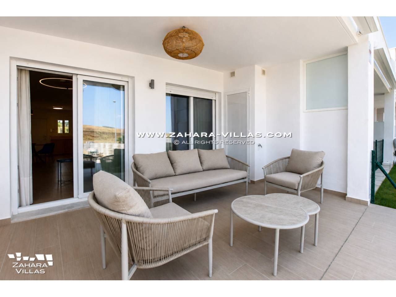 Imagen 1 de Casa en planta baja, de reciente construcción, con vistas al mar, en venta en Urb. Atardeceres, Atlanterra