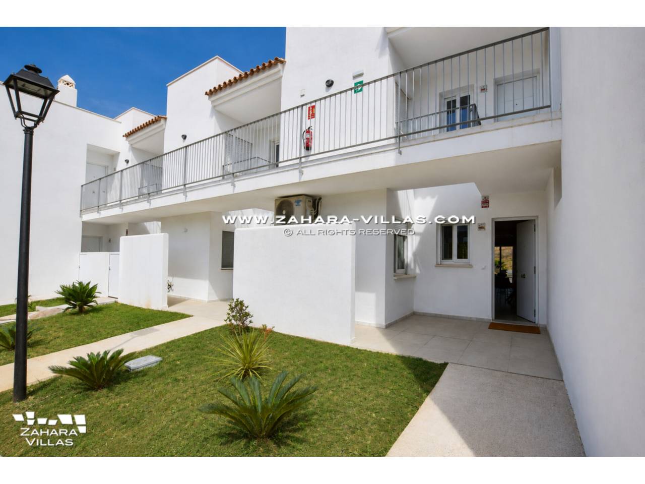Imagen 2 de Casa en planta baja, de reciente construcción, con vistas al mar, en venta en Urb. Atardeceres, Atlanterra
