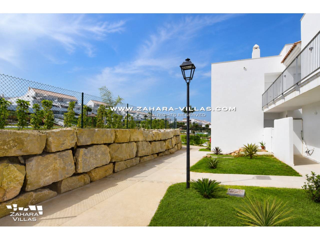 Imagen 3 de Casa en planta baja, de reciente construcción, con vistas al mar, en venta en Urb. Atardeceres, Atlanterra