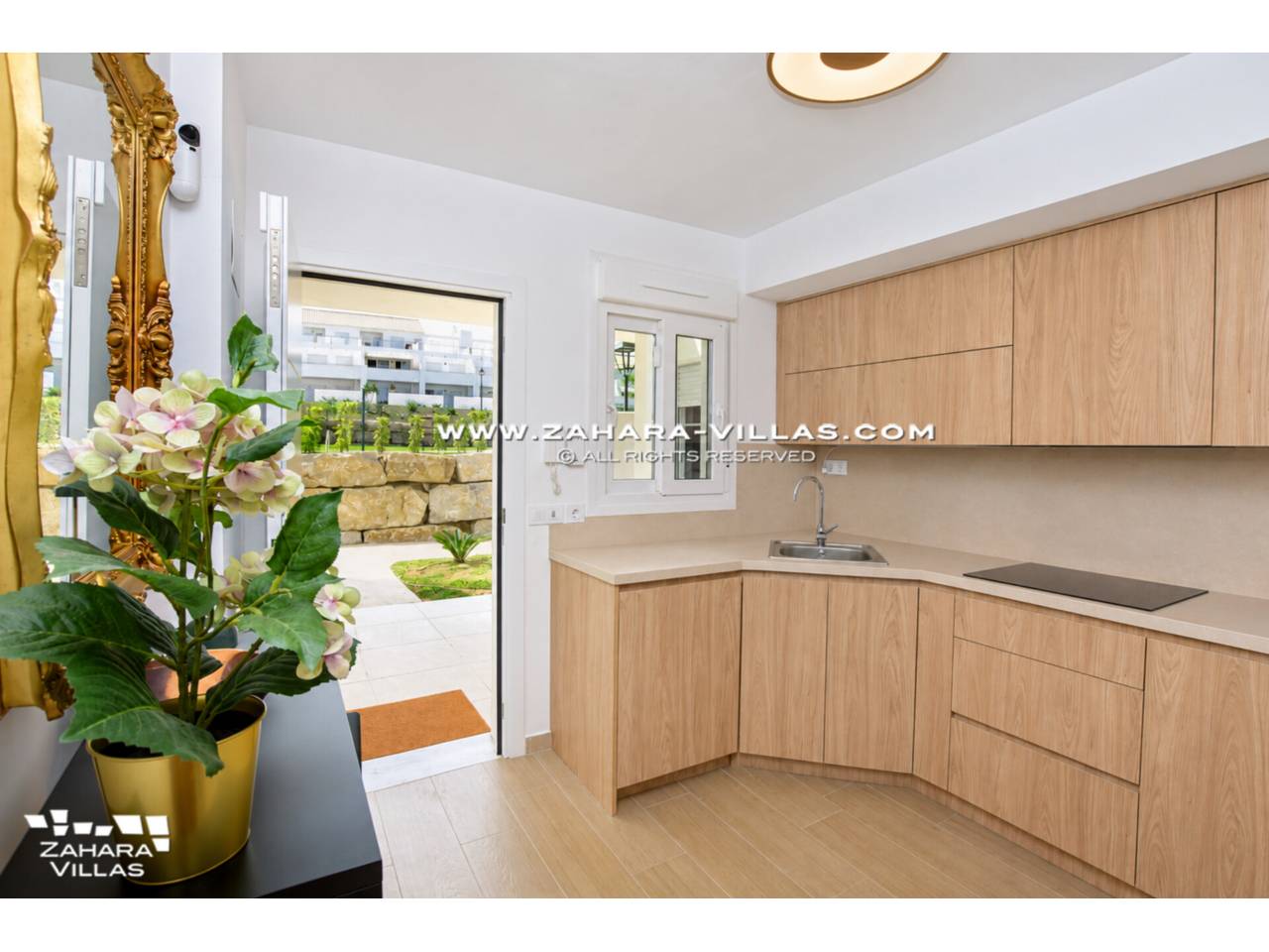 Imagen 7 de Casa en planta baja, de reciente construcción, con vistas al mar, en venta en Urb. Atardeceres, Atlanterra