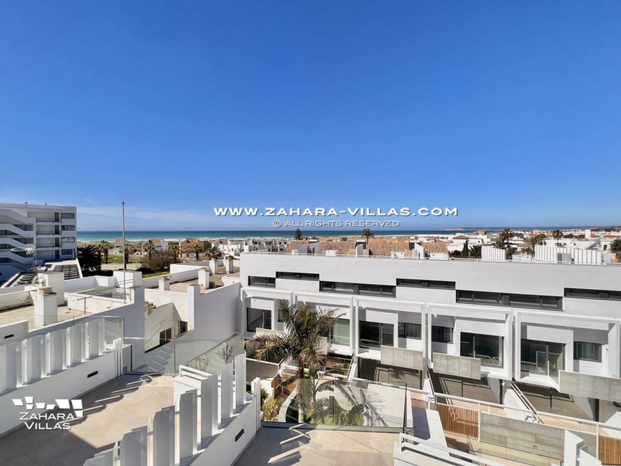 Imagen 46 de Promoción obra nueva terminada "EL OASIS DE ZAHARA" viviendas adosadas junto al mar