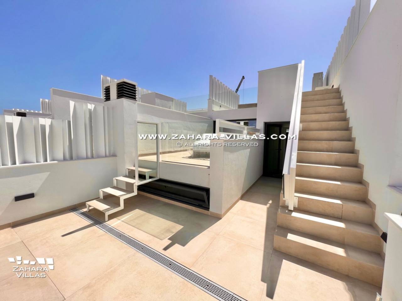 Imagen 34 de Promoción obra nueva terminada "EL OASIS DE ZAHARA" viviendas adosadas junto al mar