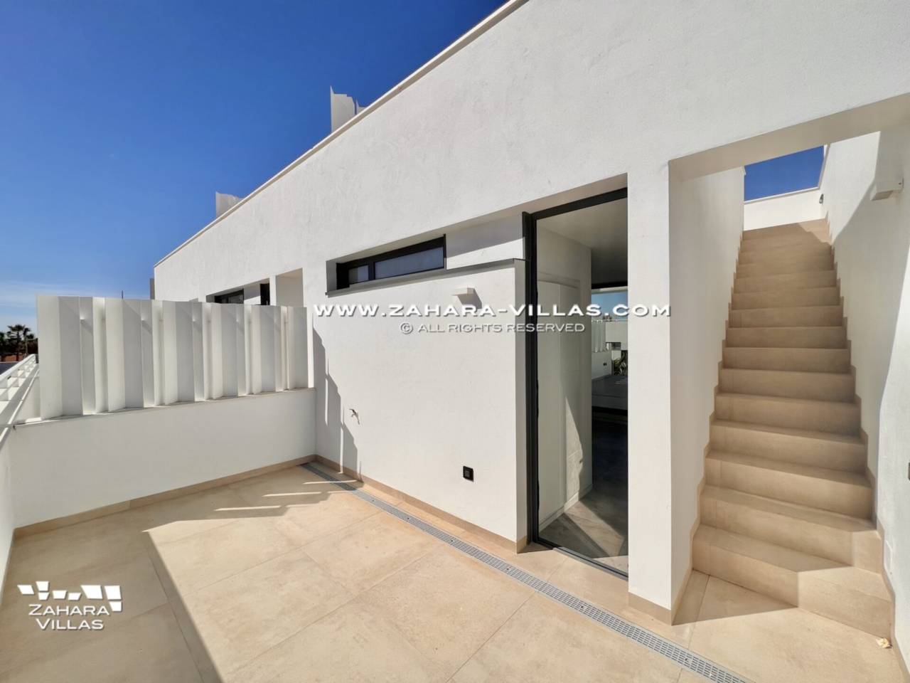 Imagen 36 de  Promoción obra nueva terminada "EL OASIS DE ZAHARA" viviendas adosadas junto al mar