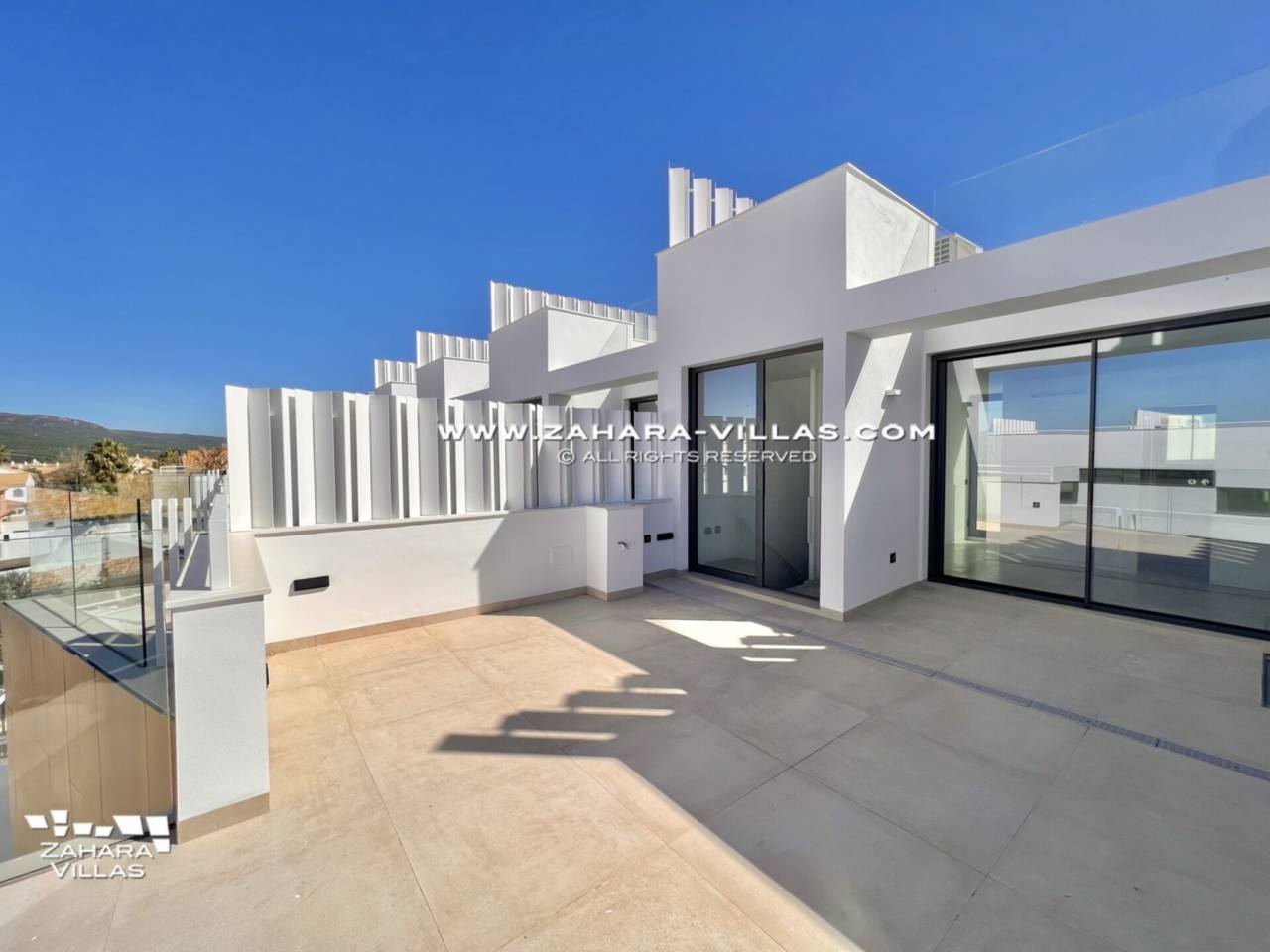 Imagen 45 de Promoción obra nueva terminada "EL OASIS DE ZAHARA" viviendas adosadas junto al mar