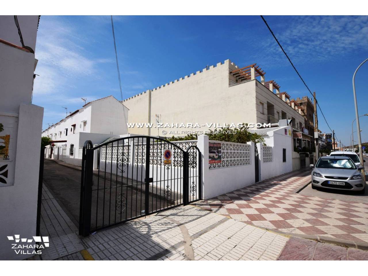 Imagen 19 de House in Avda. Del Pradillo for sale in the town of Zahara de los Atunes
