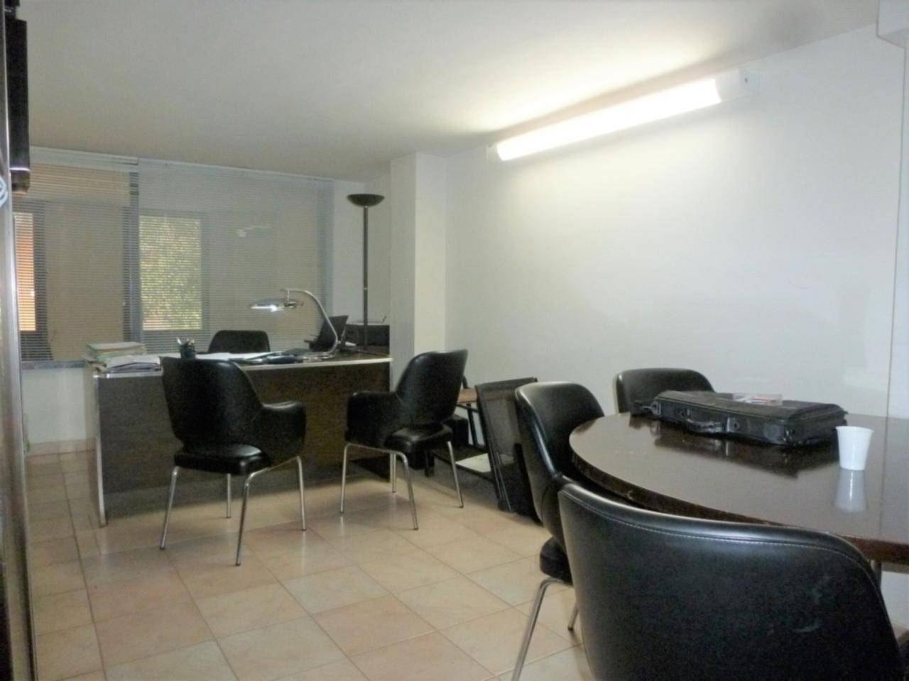 oficinas en cornella-de-llobregat · riera 200000.00€