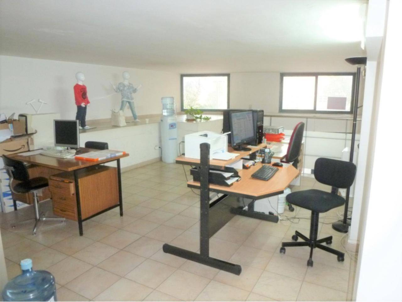 locales-comerciales en cornella-de-llobregat · riera 200000.00€