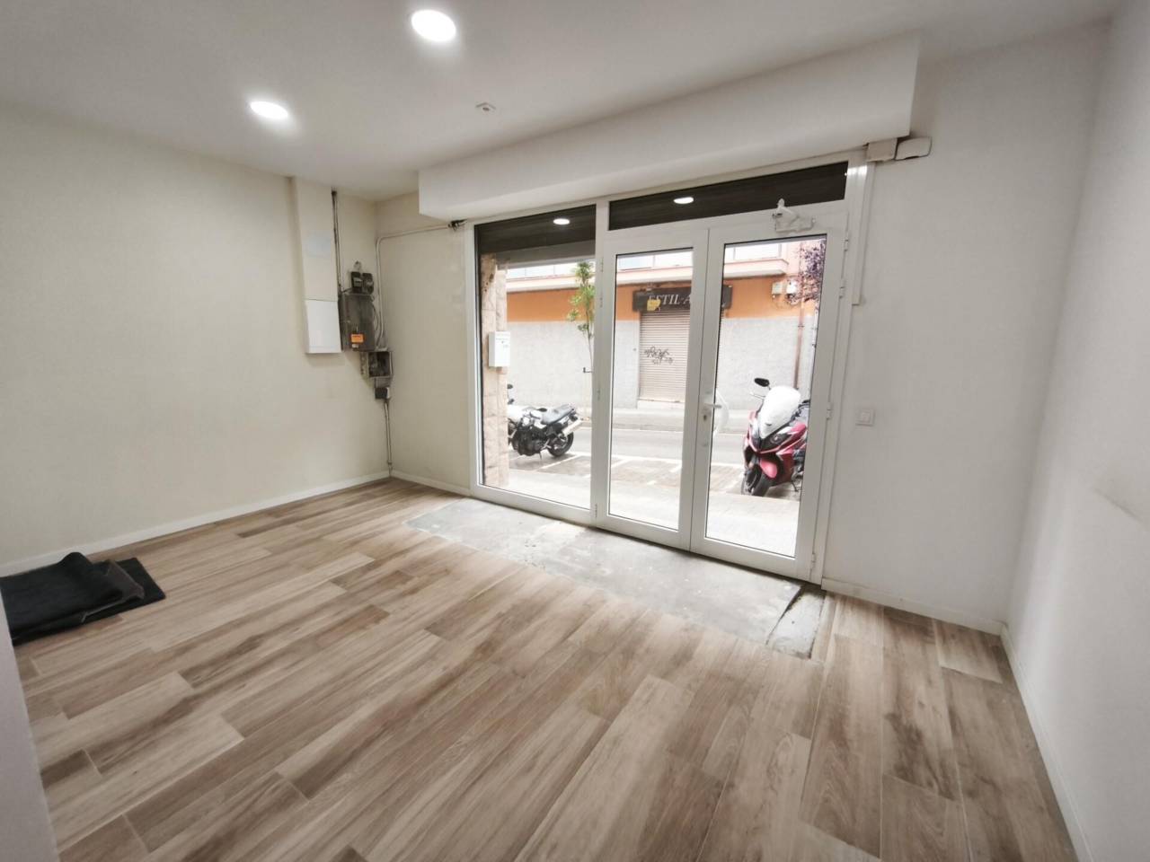 locales-comerciales en esplugues-de-llobregat · esplugues-de-llobregat 150000.00€