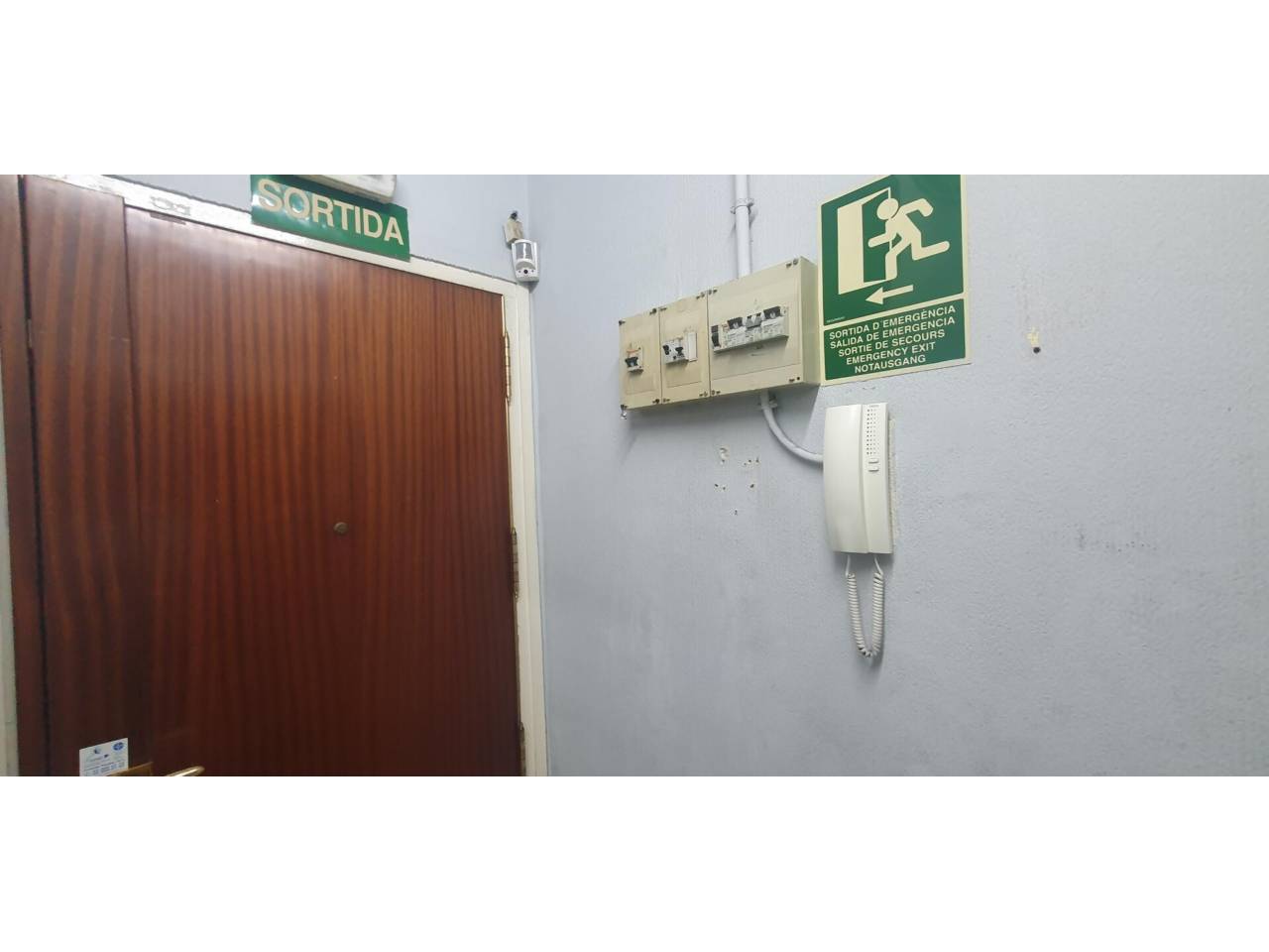 locales-comerciales en barcelona-capital · el-camp-de-l'arpa-del-clot 210000.00€