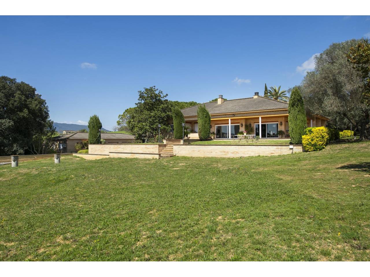 casa en cornella-del-terri · cornella-del-terri 940000.00€