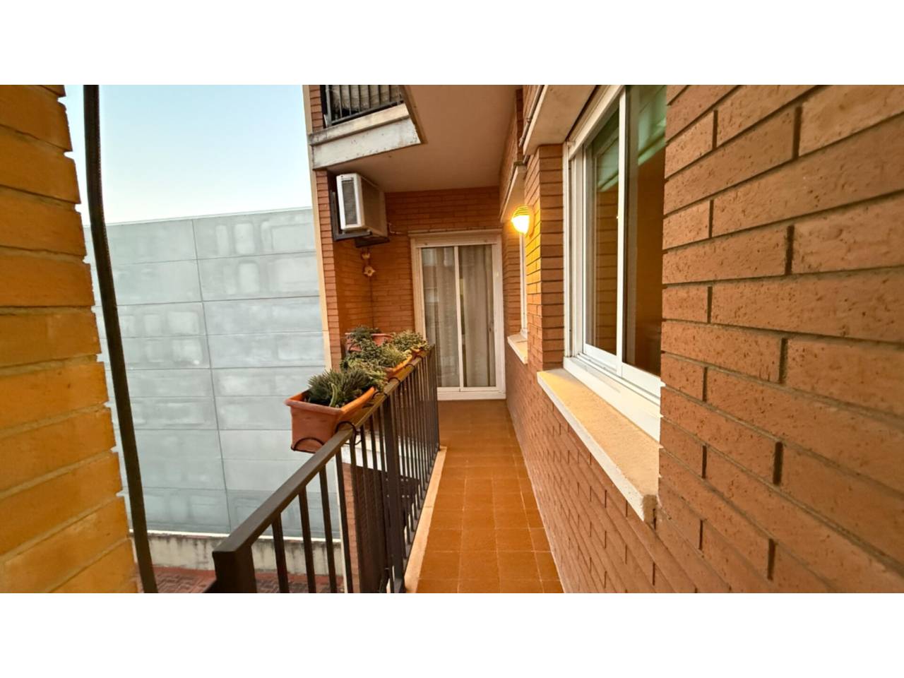 pisos en cornella-de-llobregat · almeda 367000.00€