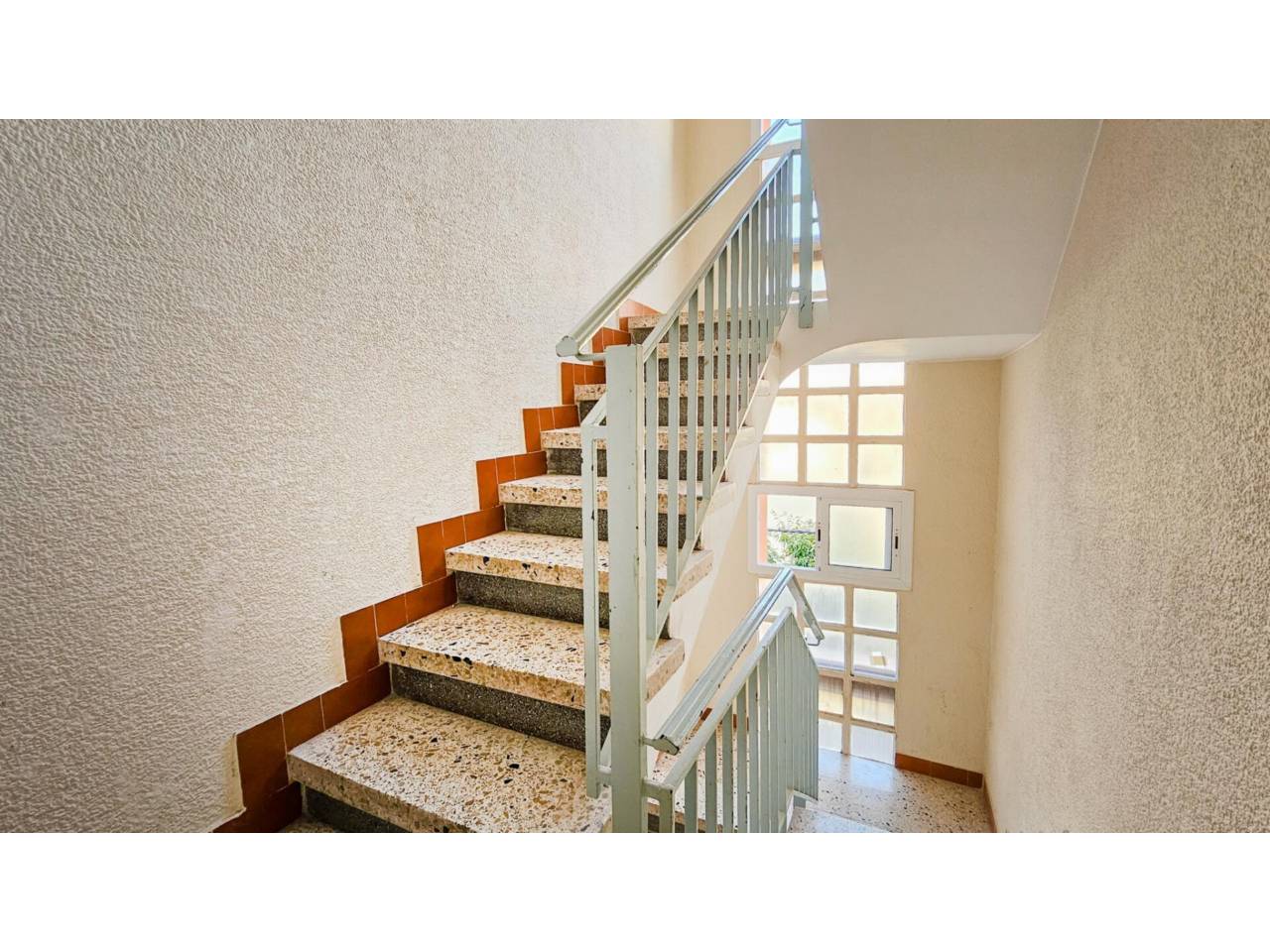 pisos en cornella-de-llobregat · almeda 263000.00€