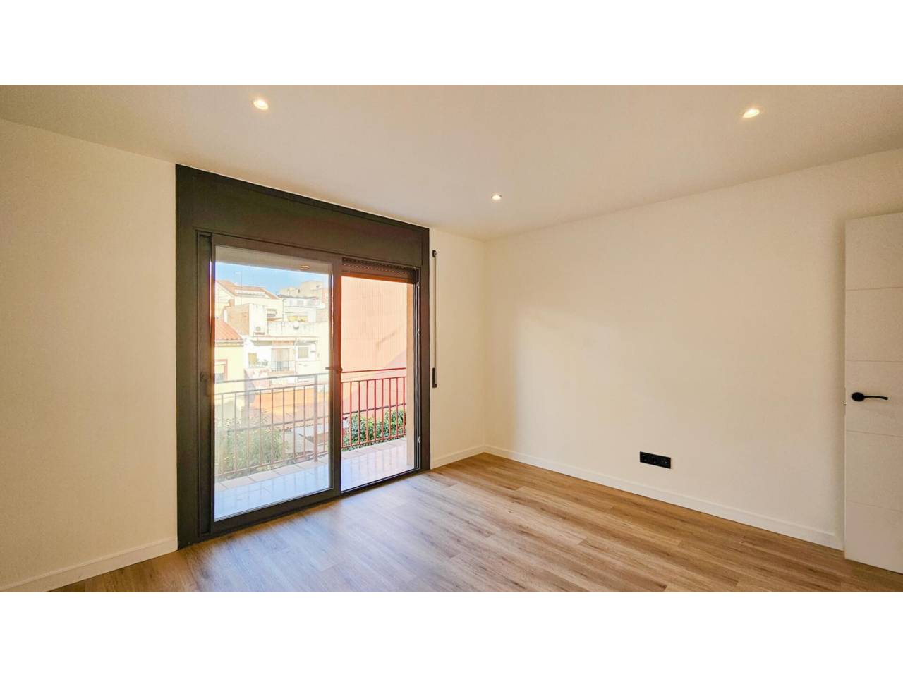 pisos en cornella-de-llobregat · almeda 263000.00€