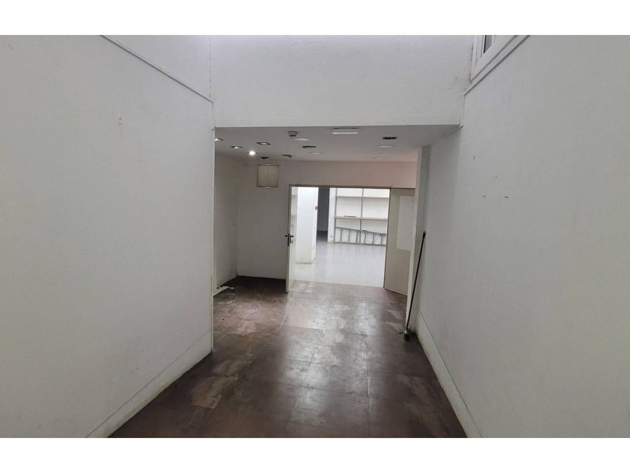 locales-comerciales en barcelona-capital · sant-antoni 430000.00€