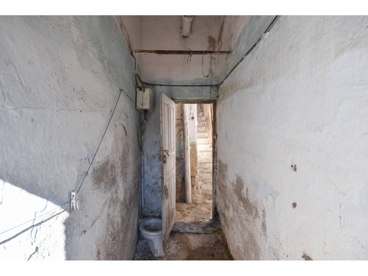 chalet-adosado en barcelona-capital · la-font-d'en-fargues 285000.00€